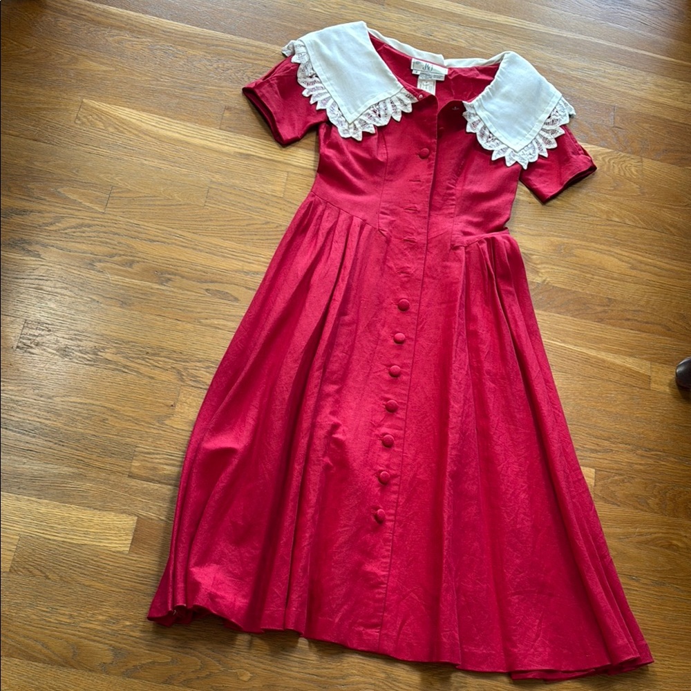 Elegant Red women’s button up Dress with Lace Collar never worn